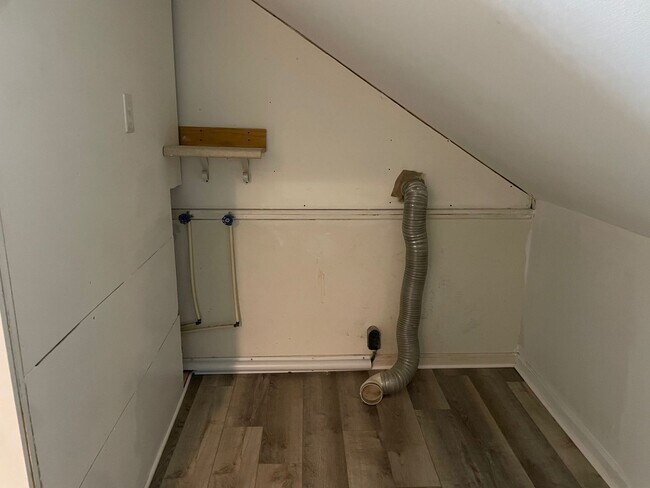 Building Photo - 1098