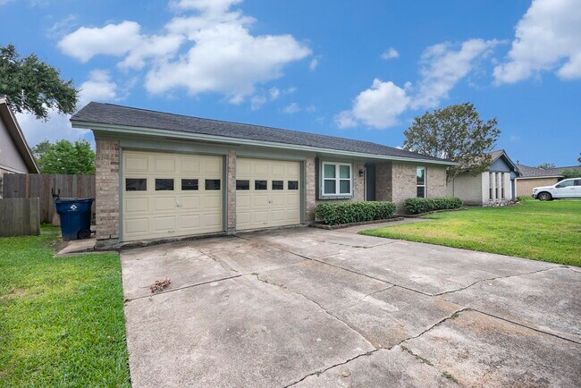 Building Photo - 2801 Westbury Ln