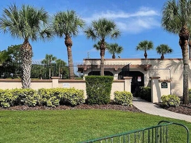 Building Photo - 2 bedrooms and 2 bathrooms Home in Kissimmee