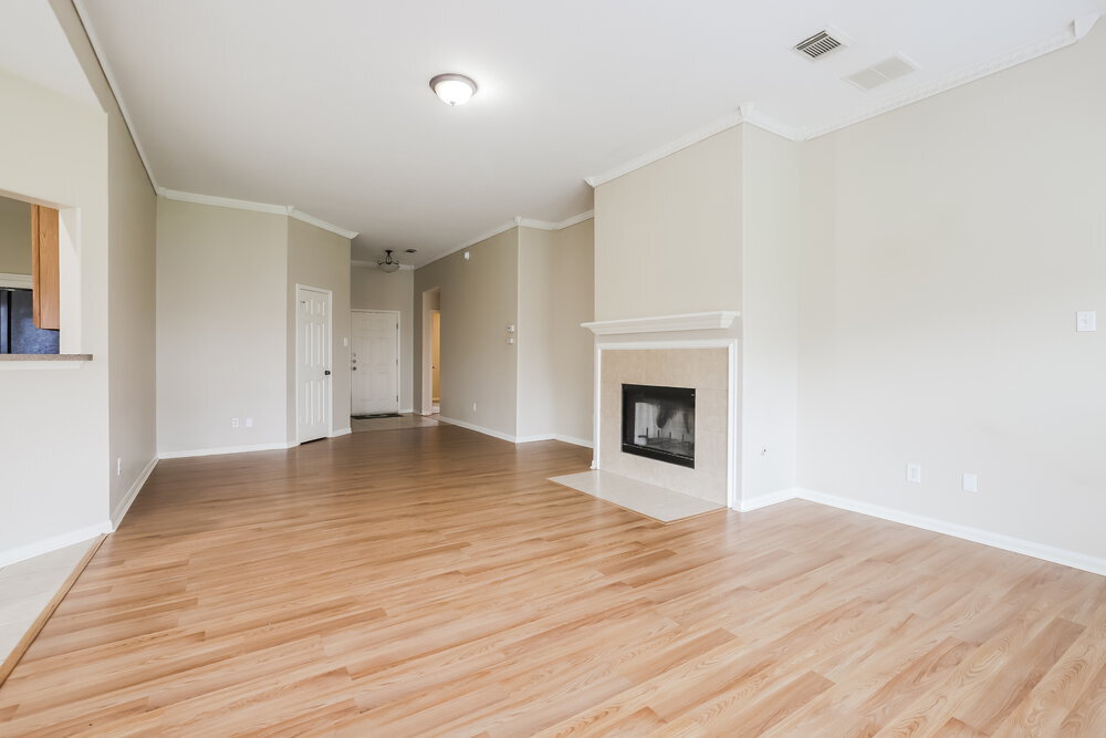 Building Photo - 2011 Pinecreek Pass Ln