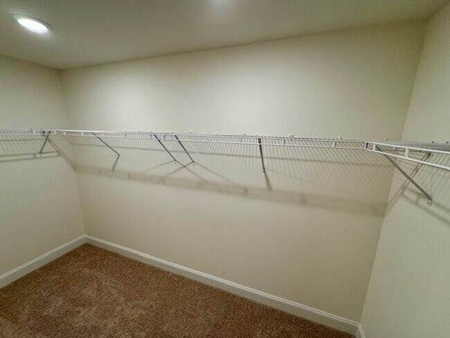 Building Photo - The Grove at Neill's Pointe