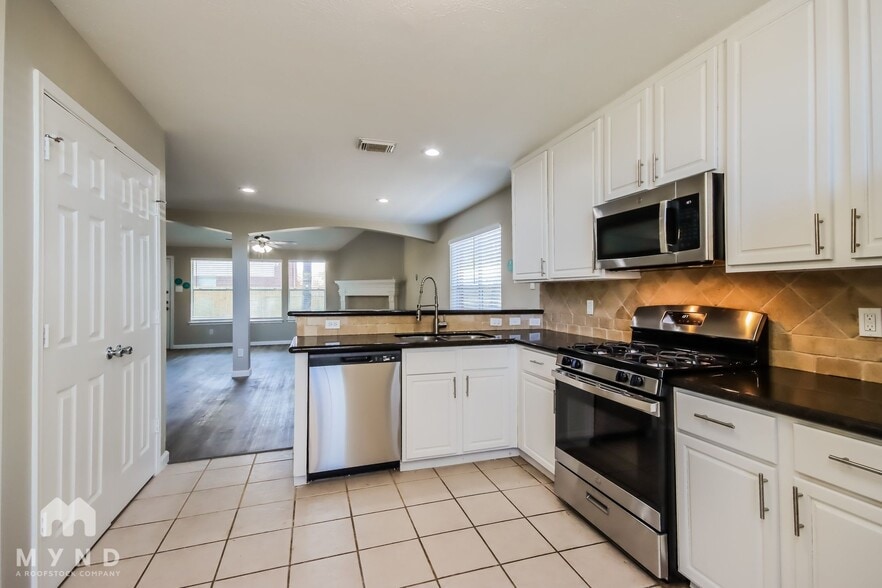 Building Photo - 7606 Bronze Trail Dr