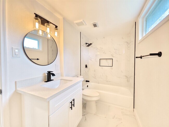 Building Photo - 4106 Clovernook Ln