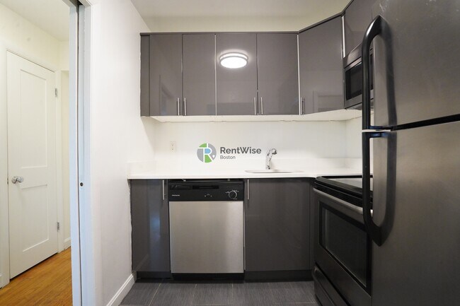 Building Photo - 14 Marion St