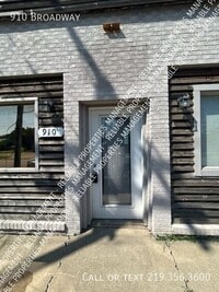 Building Photo - 910 Broadway-