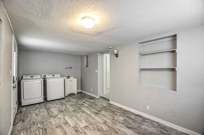 Building Photo - Vintage Ranch Home