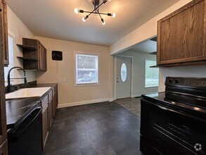 Building Photo - Recently Renovated Single Family Home Avai...