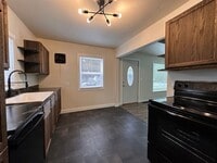 Building Photo - Recently Renovated Single Family Home Avai...