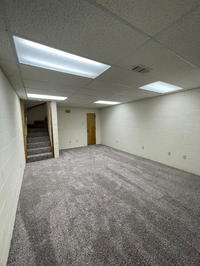 Building Photo - Beautiful Large Home with Basement