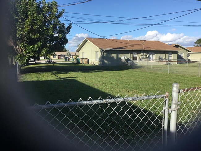 Building Photo - 215 SE Van Loon Terrace