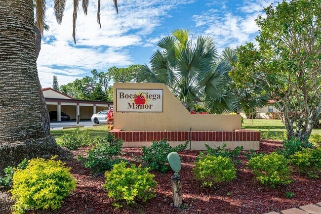 Building Photo - 2009 Pine Isle Ln