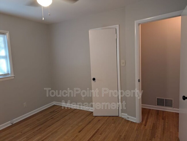 Building Photo - 448 E John St