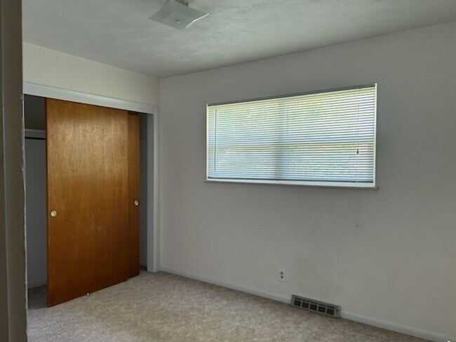 Building Photo - 3006 Butternut Dr