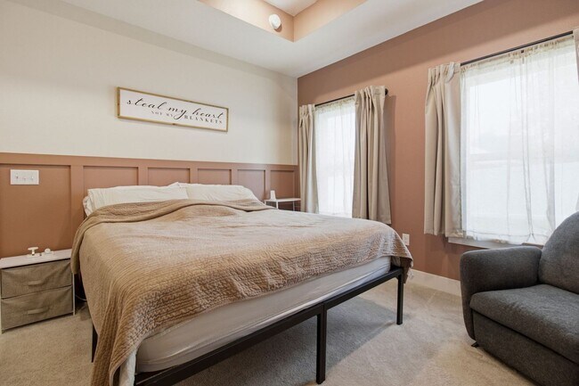 Building Photo - 4 Bedroom in CRESTVIEW!!