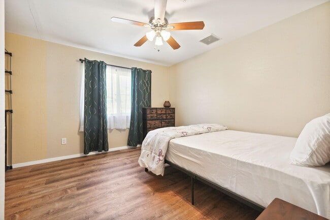 Building Photo - 56034 Desert Gold Dr