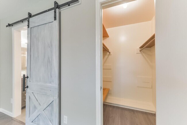 Building Photo - 5323 Marian St