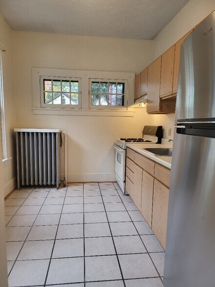 Building Photo - 46 Brighton St