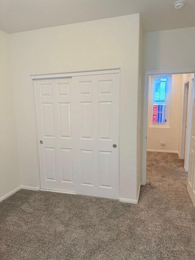 Building Photo - 3 bed 2 car garage condo for rent in Murrieta