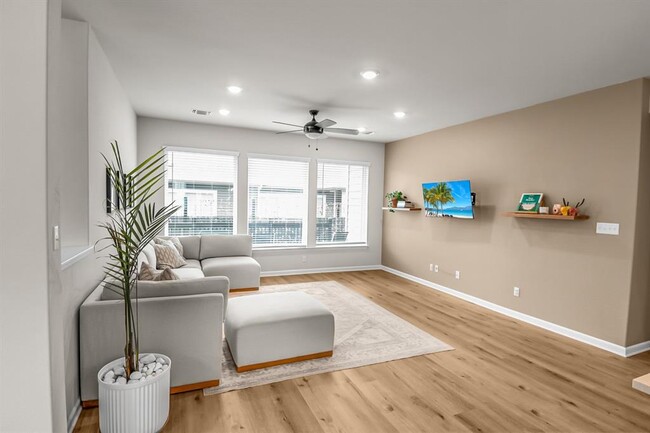 Building Photo - 166 Twistleaf Dr