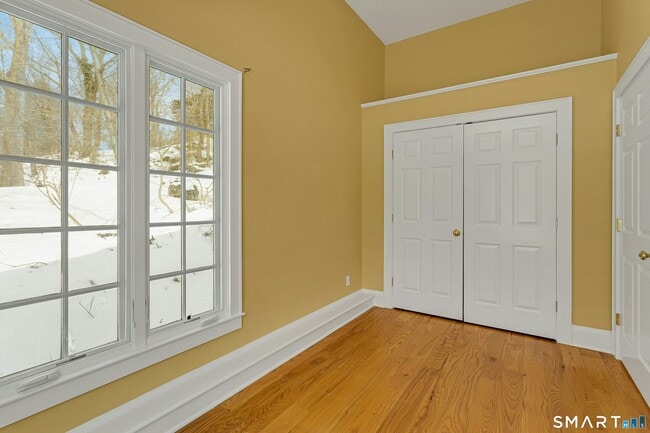 Building Photo - 19 Robin Hood Ln