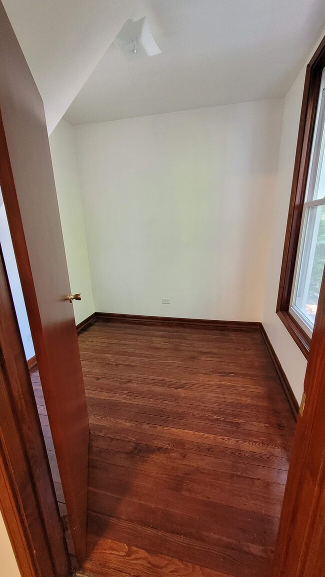 Office / Bdrm 3 - 1642 N Sawyer Ave