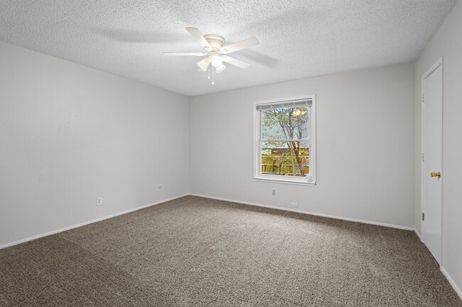 Building Photo - N Betty Jo Dr Fourplex
