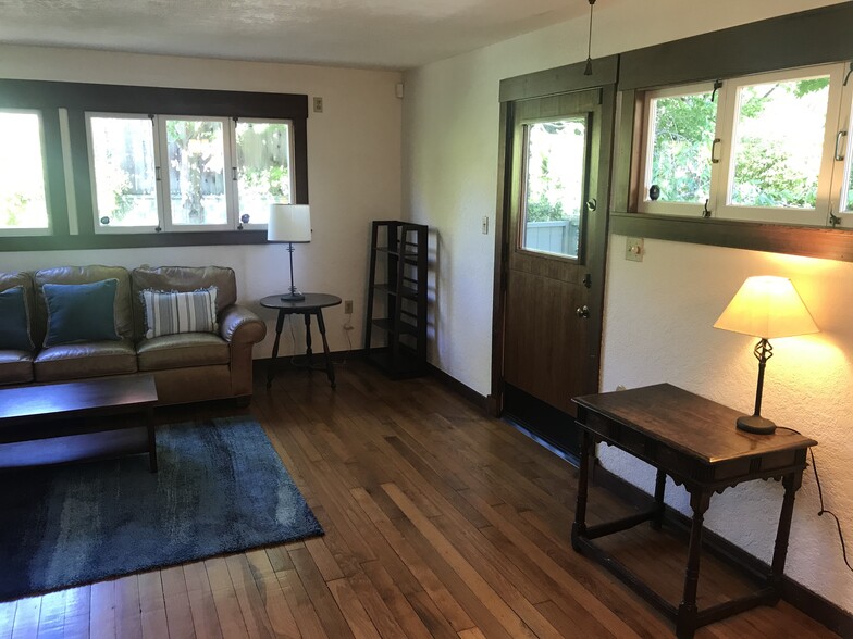 Living Room - Entry - 3031 Fulton St