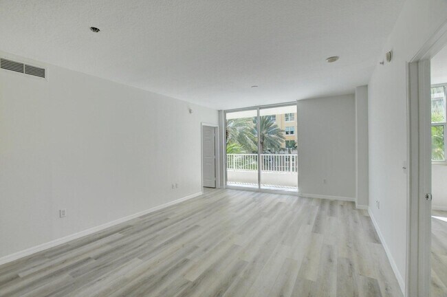 Building Photo - 700 E Boynton Beach Blvd