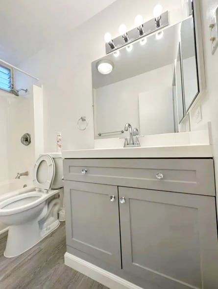 Building Photo - 711 Makaleka Ave