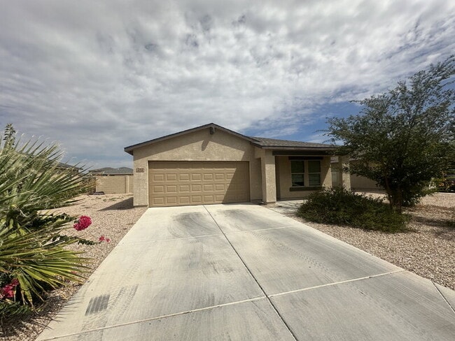 Primary Photo - 202 W Bobcat Ct