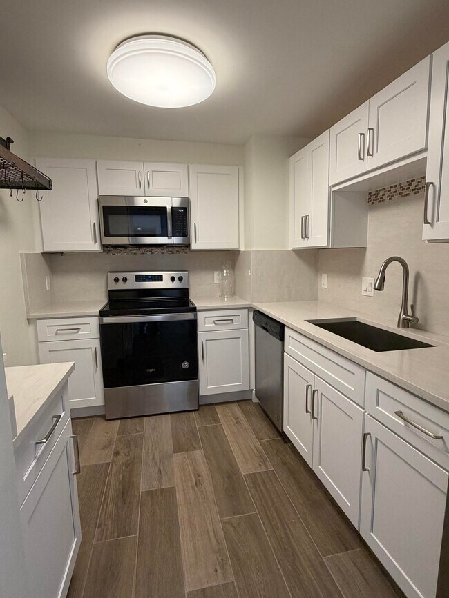 Building Photo - 5600 N Flagler Dr