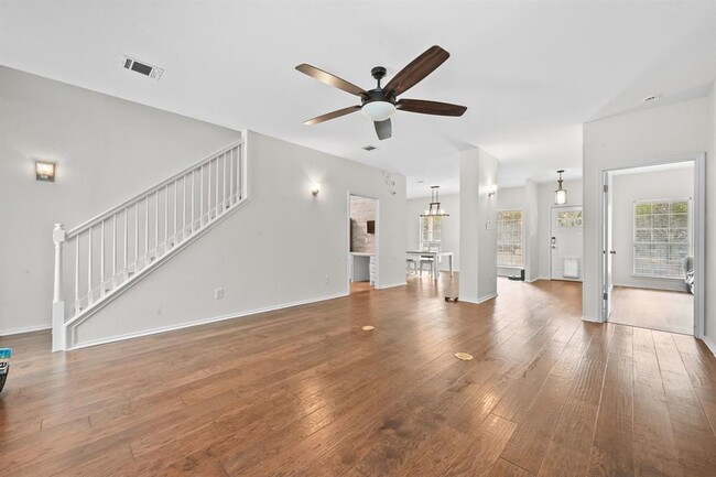 Building Photo - 201 Comanche Camp