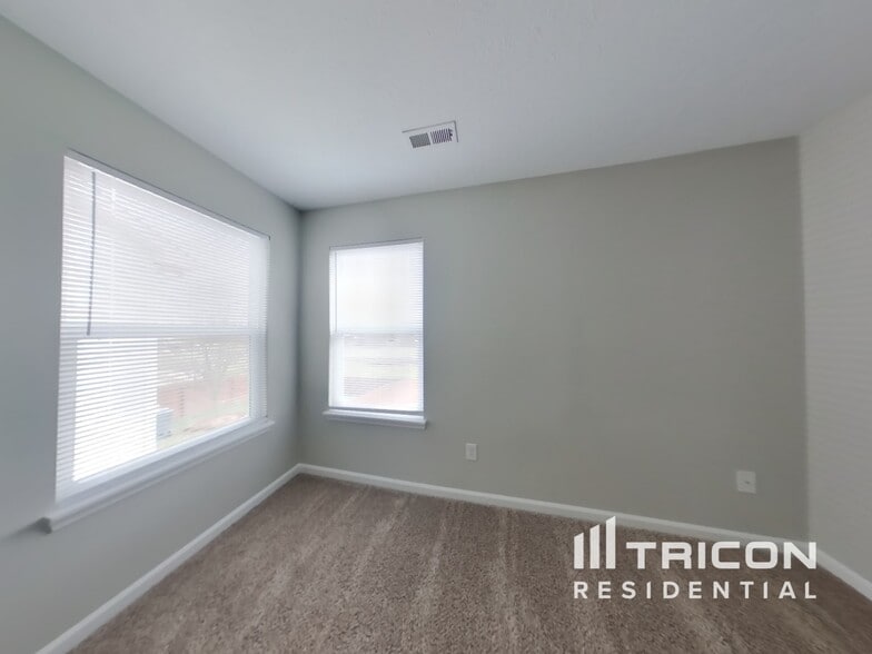 Building Photo - 1621 Bridgecreek Crossing
