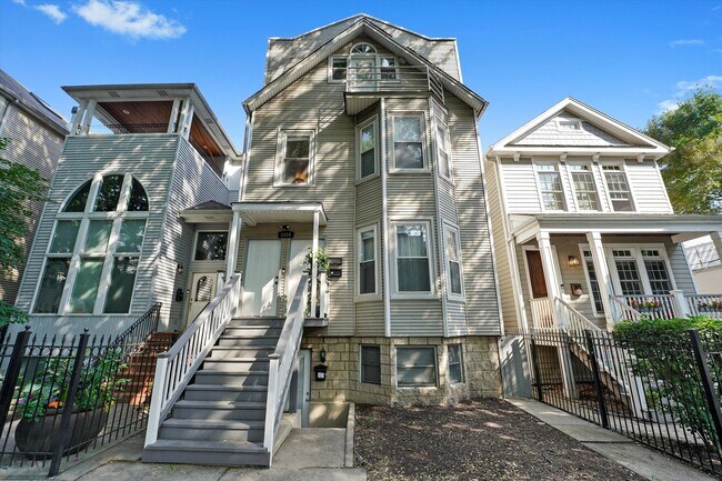 Primary Photo - 1516 W Nelson St