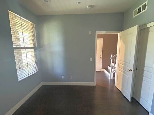 Building Photo - 133 Chantilly