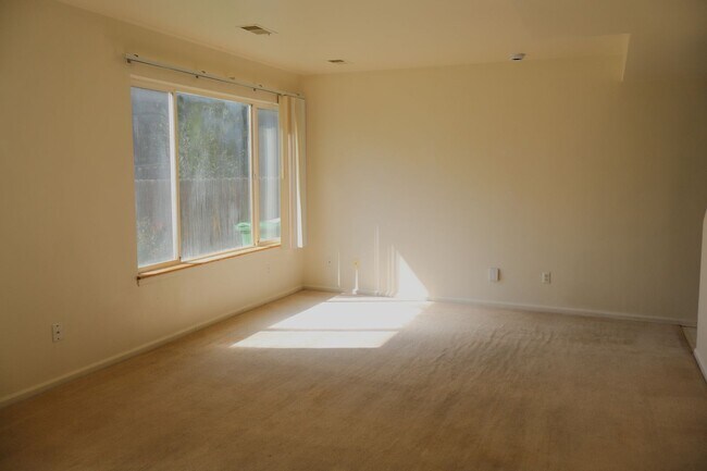 Building Photo - 419 Sundance Cir N