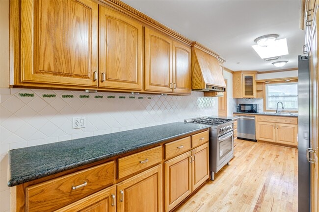 Building Photo - 4025 Silverwood Dr