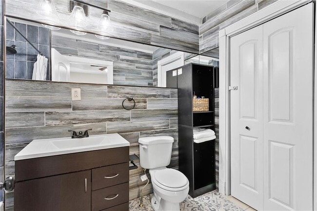 Building Photo - 867 Beecher St SW