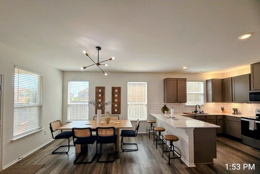 Building Photo - 6213 Albany Sleigh Dr