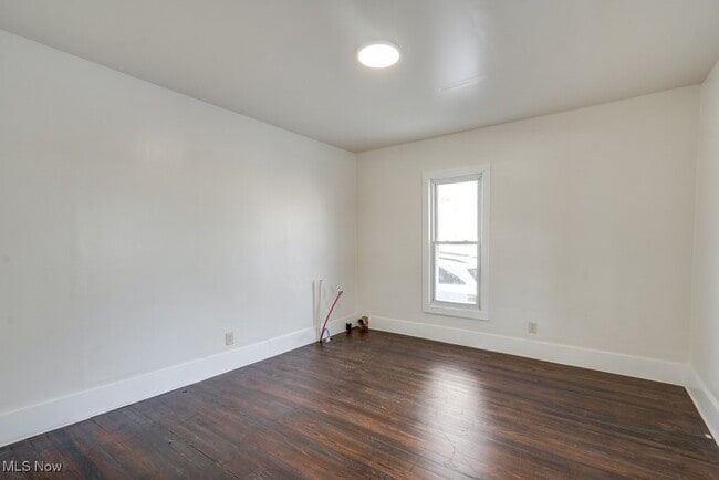 Building Photo - 155 W Walnut St