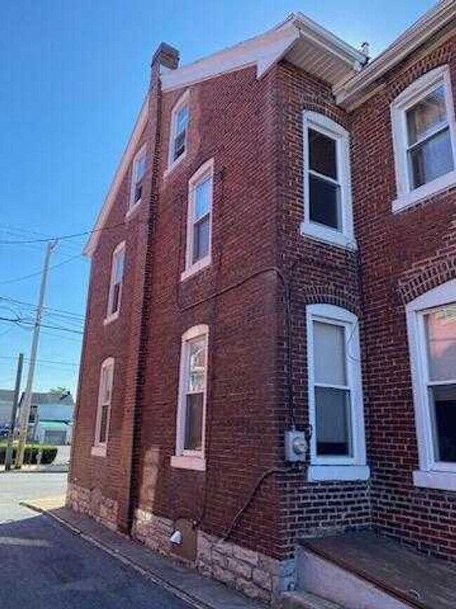 Building Photo - 1215 Lehman St