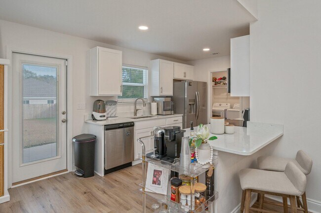 Building Photo - 691 S 11th St