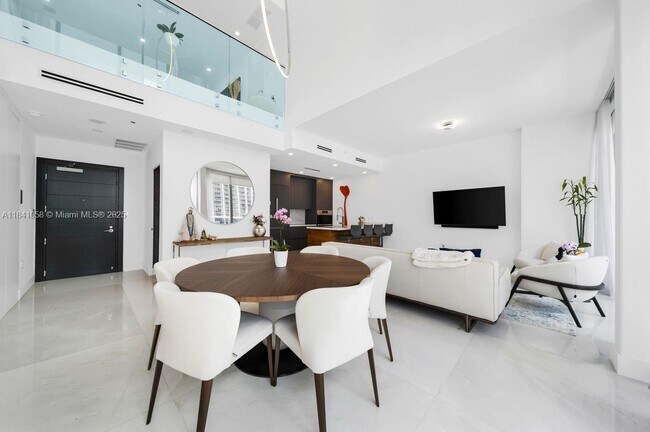 Building Photo - 200 Biscayne Blvd Way