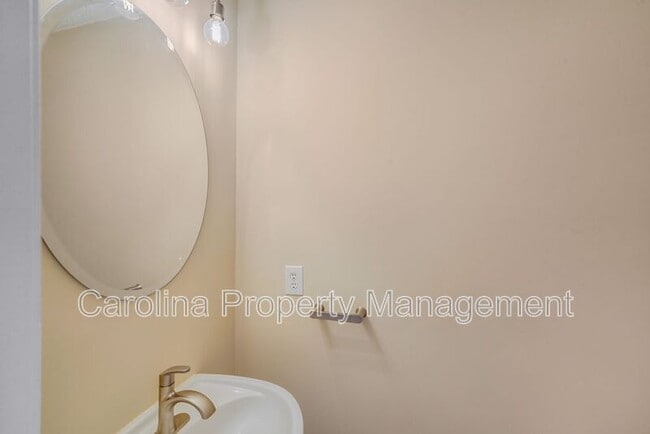 Building Photo - 15021 Deshler Ct