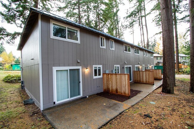 Building Photo - 403 43rd Ave SW