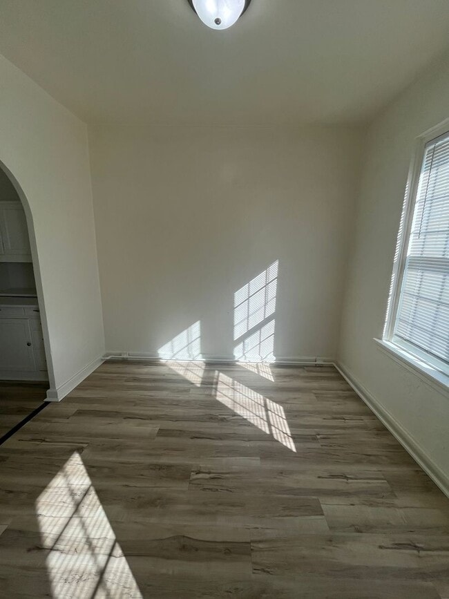 Building Photo - 229-3D W Jackson