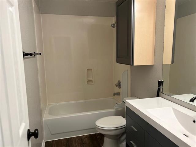 Building Photo - 327 Shady Valley Dr