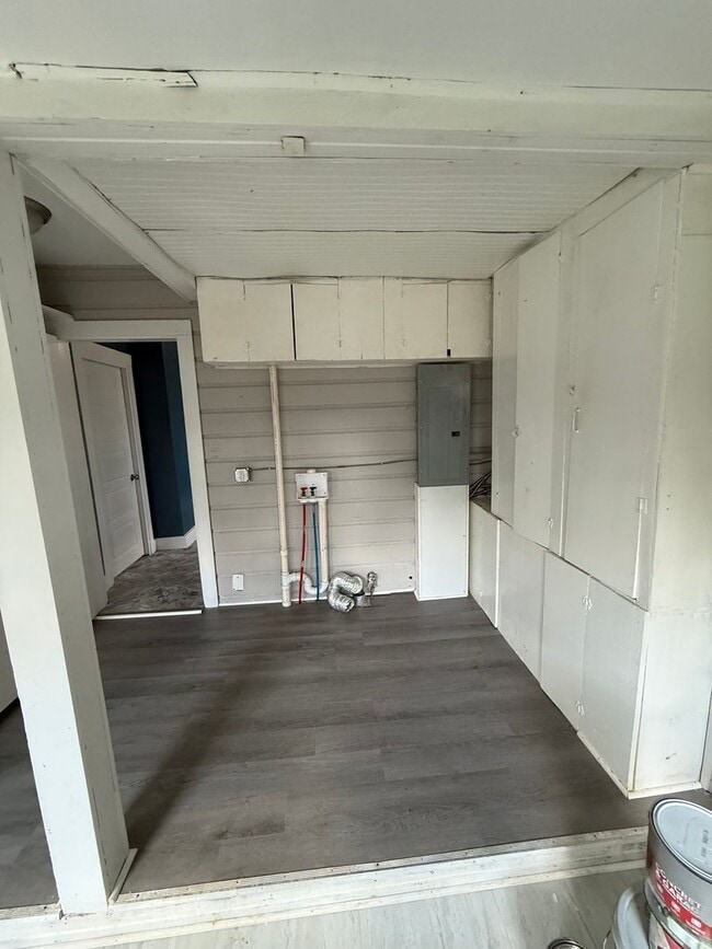 Building Photo - 4 Bed/1 Bath House