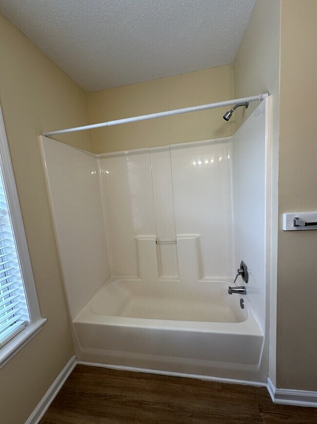 Building Photo - Charming 3 Bedroom Home with 2 Full Baths -305 Firethorn Ln.