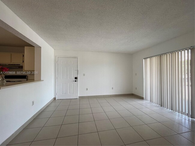 Building Photo - 250 Palm Cir W